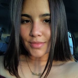 Meet your Posher, Cesia